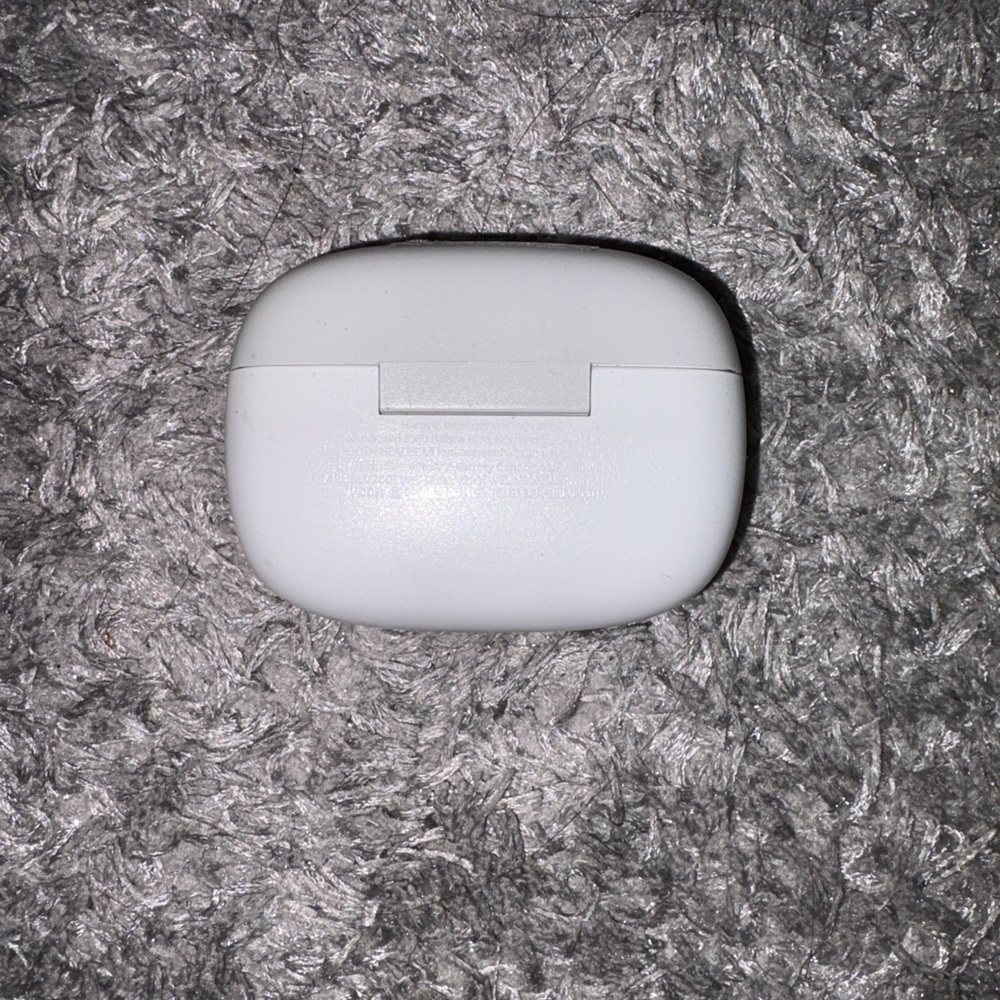 JBL VIBE 200TWS Wireless Earbuds with Case and Charger Cord, Lightly Used - Picture 2 of 8